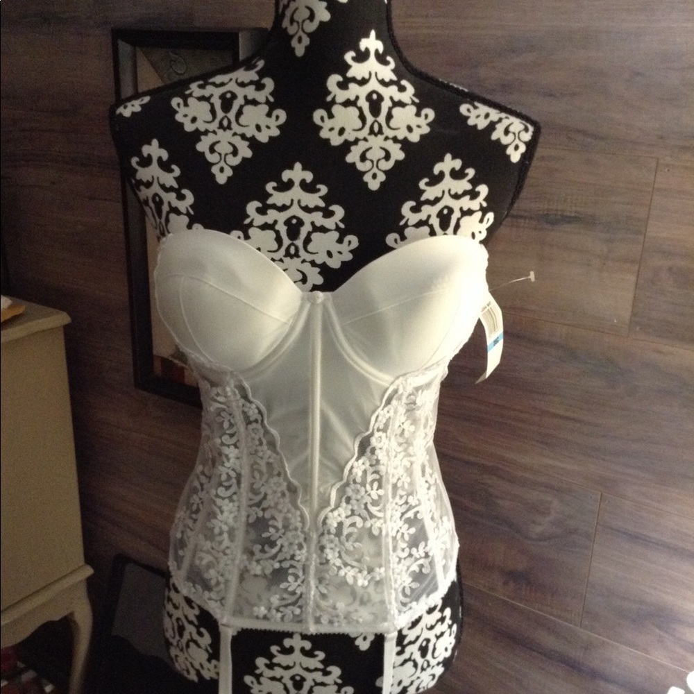 FeLina White Corset With Removable Pads 36C. NWT.